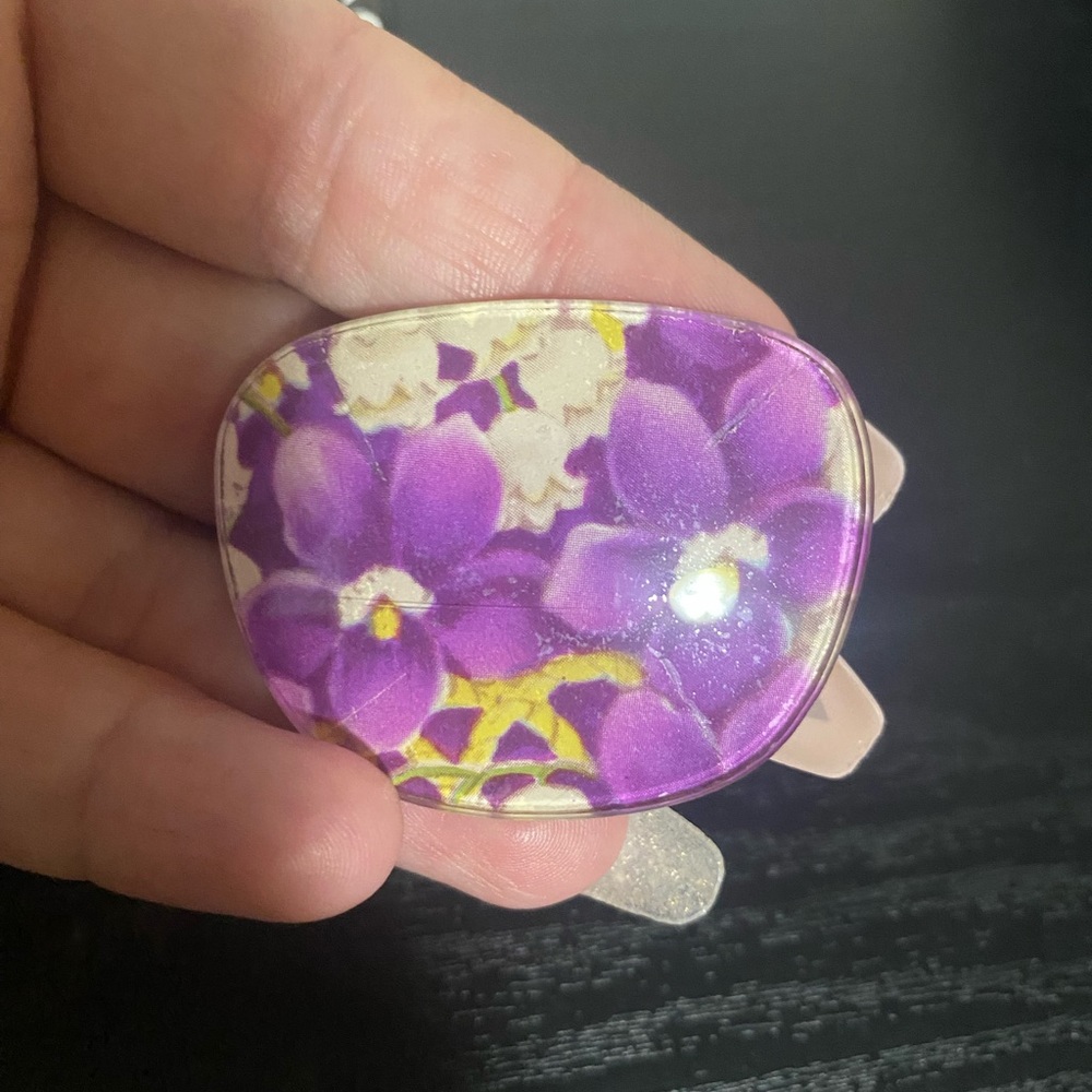 Sunglass lens with purple flowers Brooch